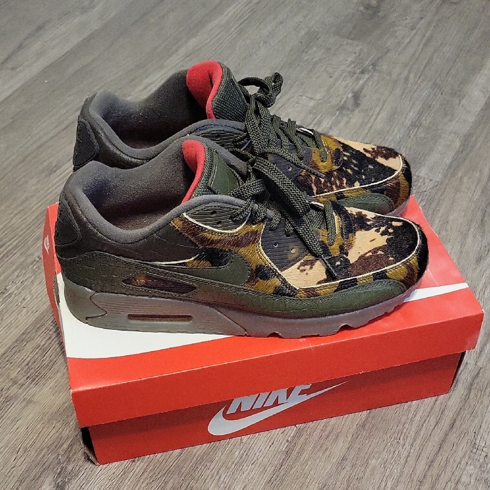 Nike Air Max 90 Shoes with Camouflage Design